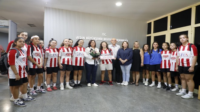 Kadın Futbol Takımı’ndan Başkan Çerçioğlu na ziyaret