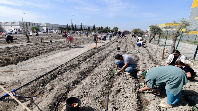 Kadınlar hem üretecek hem öğrenecek... Bornova da yerel üretime destek!