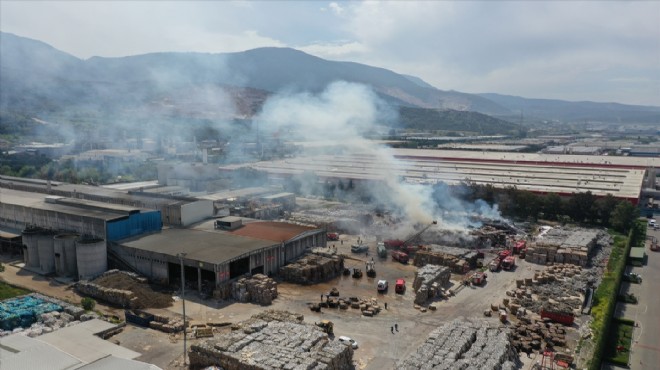 Kağıt fabrikası alev alev yandı
