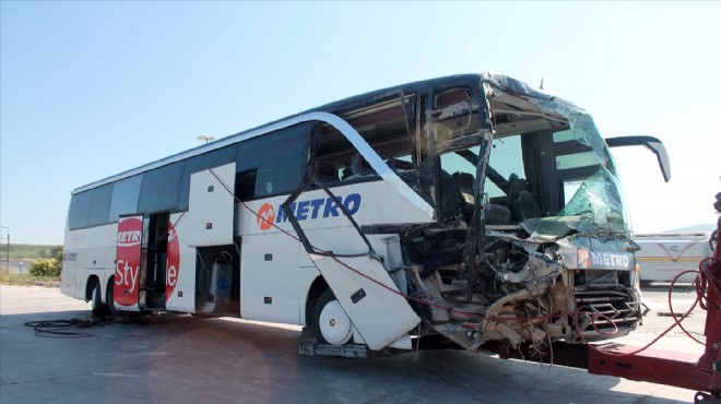 Kamyonla yolcu otobüsü çarpıştı... Feci kazada can pazarı!