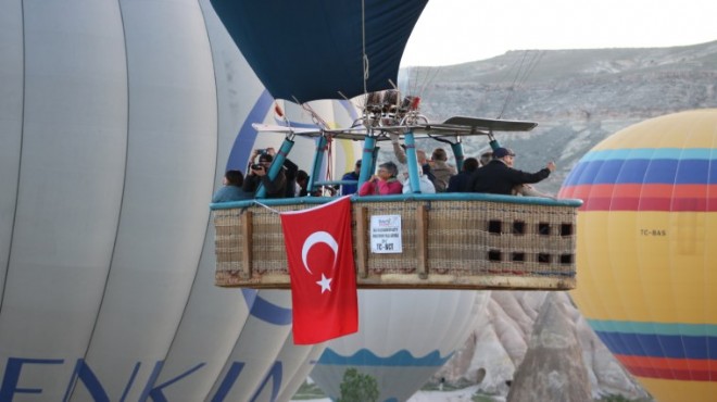 Kapadokya da balonlar, Türk bayraklarıyla havalandı