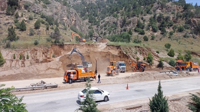 Kara yolunda heyelan... Ulaşım tek şeritten sağlanıyor!