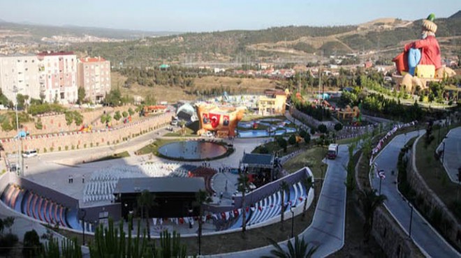 Karabağlar’da görkemli gece: Ve Uzundere Rekreasyon Alanı açıldı