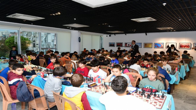 Karabağlar da satranç turnuvası başladı!