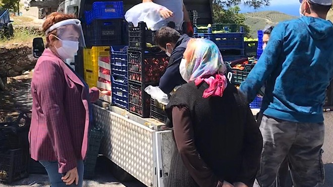 Karaburun Belediyesi’nin ‘Halk Manav’ı yollarda