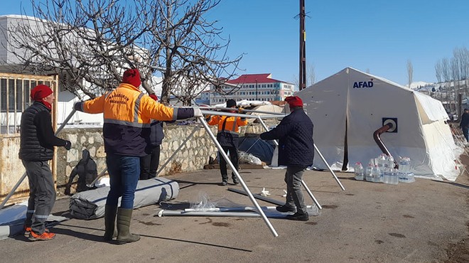 Karaburun ekipleri afet bölgesinde...  Daha fazla çadıra ihtiyaç var!