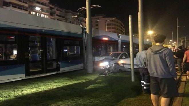Karşıyaka tramvayında korkutan kaza