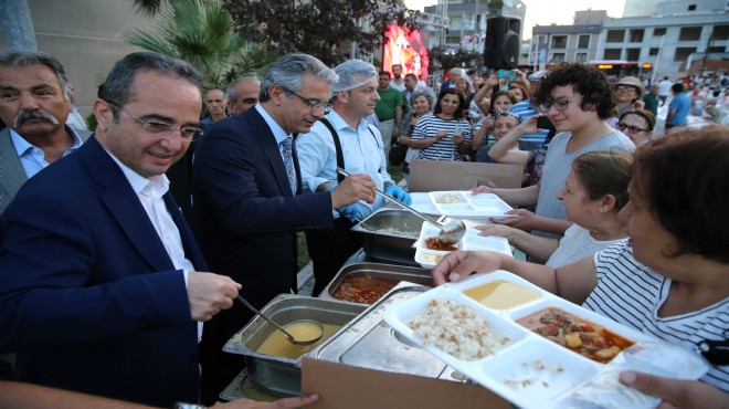 Karşıyaka da 2 bin kişilik iftar sofrası