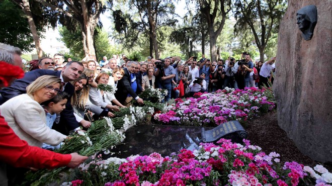 Karşıyaka da ilk çiçek Zübeyde Ana ya: Atatürk ten Ana ya çiçek