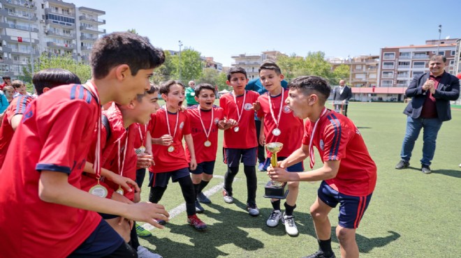 Karşıyaka da yarının futbolcuları turnuvada yarıştı
