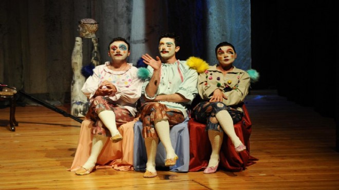 Karşıyaka’da yurttaşlar tiyatroyla buluştu