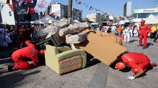 Karşıyaka depremi yaşadı!