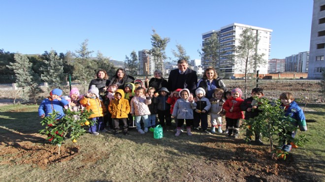 Karşıyakalı minikler fidan dikti