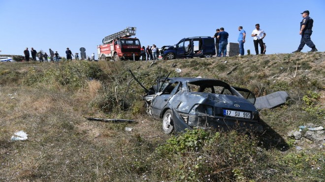 Kavşakta kaza: 2 ölü, 5 yaralı!