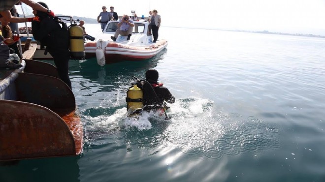 Kaymakam Erkayıran denize daldı, ağları temizledi!