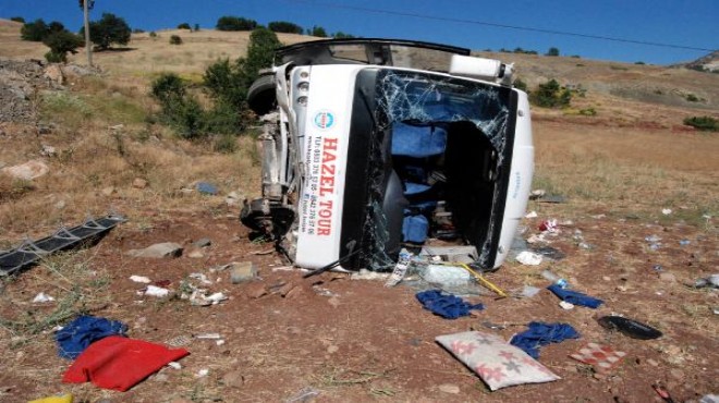 Kayseri de facia gibi kaza: Tur minibüsü devrildi, onlarca kişi...