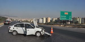 İzmir de acı kaza: 1 ölü 3 yaralı