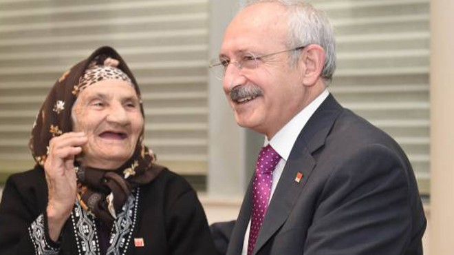 Kılıçdaroğlu 96 yaşındaki İzmirli üyeyle buluştu!