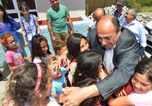 Başkan Arslan dan Kınıklı çocuklara ziyaret