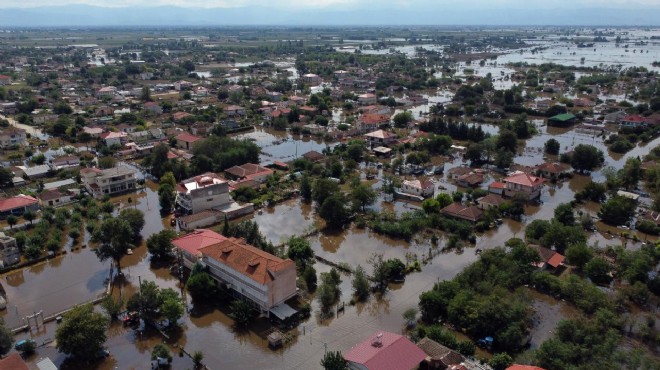 Komşu daki sel okulları da vurdu: Açılması ertelendi