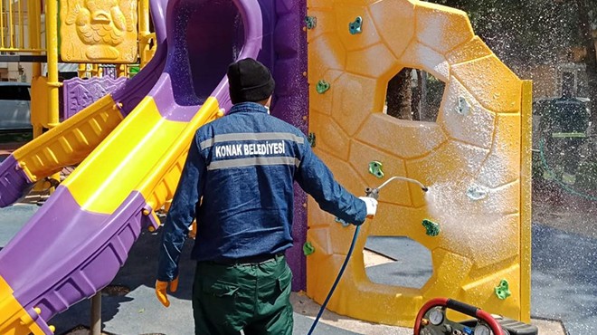 Konak’ta parklar çocuklar için hazırlanıyor
