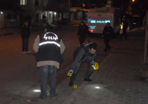 İzmir de mahalle kavgasında silahlar konuştu: 3 yaralı