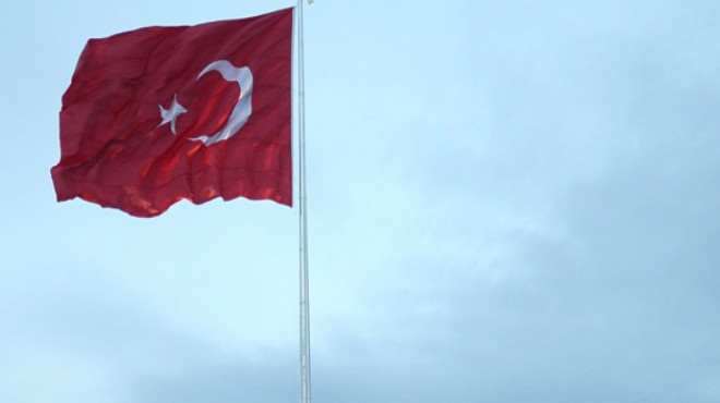 Körfez in en büyük bayrağı Karşıyaka da dalgalandı