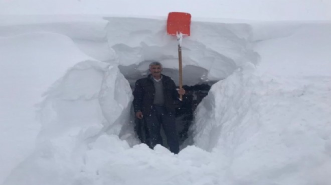 Köy kara gömüldü, evden tünellerle çıkıyorlar