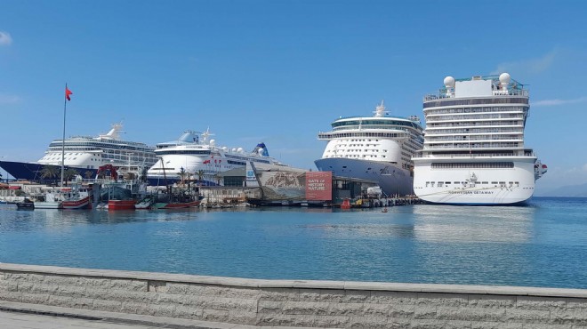 Kuşadası na kruvaziyer akını: 10 bin turist geldi!