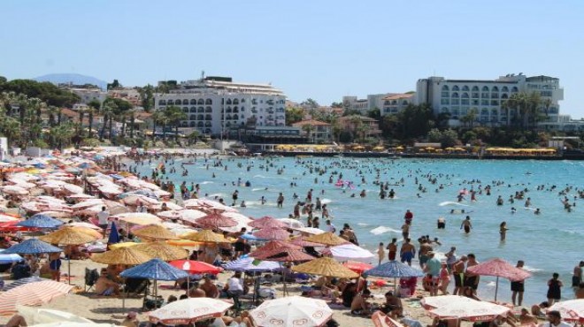 Kuşadası nda gündüz plajlar, akşam yollar doldu