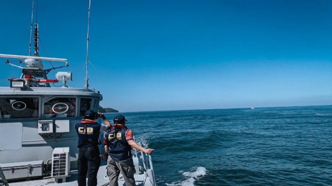 Kuşadası nda tur teknesi alabora oldu: 9 kişi kurtarıldı!