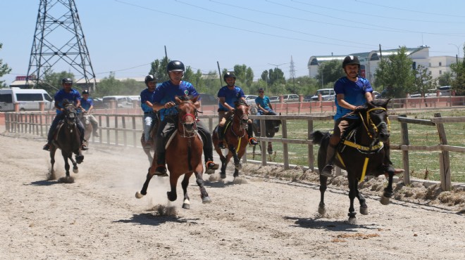 Kütahya da  Rahvan At Yarışları  nefes kesti