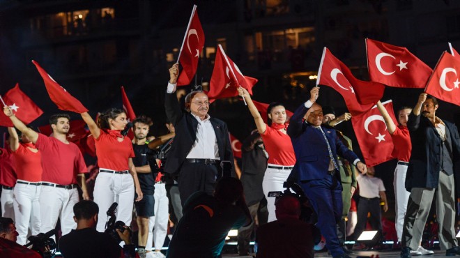 Tarihi geceye tanıklık etti... Kılıçdaroğlu sahnede!