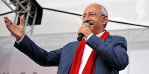 Kılıçdaroğlu İzmir de pankartlarla vurdu