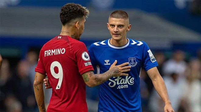 Liverpool ve Everton, derbi formalarını depremzedeler için satışa çıkaracak