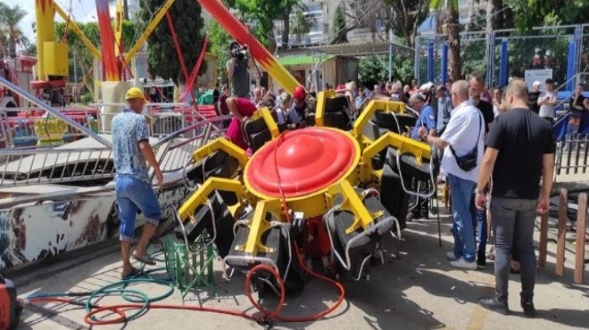 Lunaparkta oyuncak koparak düştü