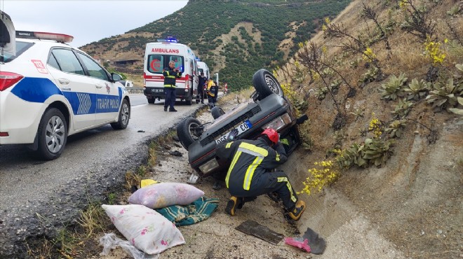 Manisa’da devrilen otomobildeki 2 kişi yaralandı