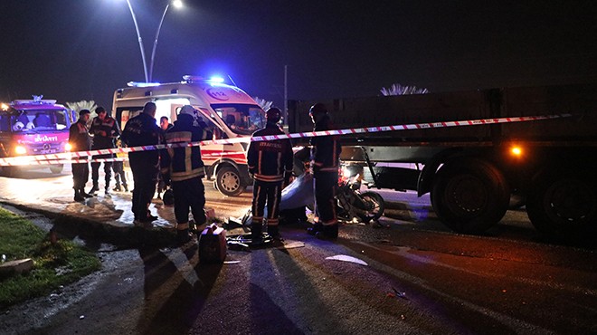 Manisa da korkunç kaza: Park halindeki TIR a çarparak can verdi!