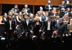 İzmir in yeni festivali  Beethoven maratonu yla başladı