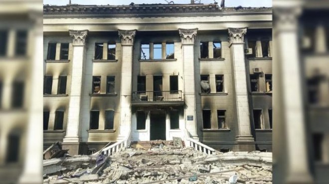 Mariupol’de tiyatro binası bombalandı