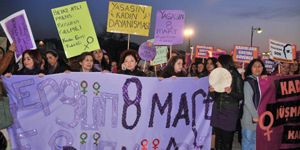 İzmir’de kadınlardan 8 Mart protestosu