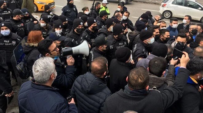 Meclis önünde öğretmen eylemine polis müdahalesi