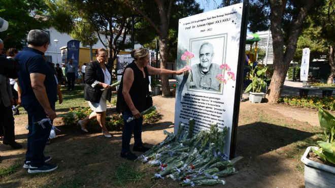 Merhum Akyarlı İzmir Kent Konseyi Parkı’nda anıldı