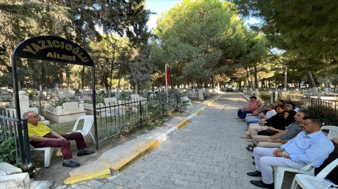 Merhum Vali Yazıcıoğlu mezarı başında anıldı