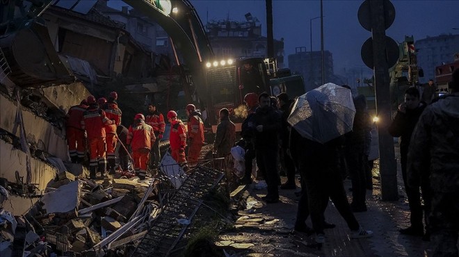 Minik Asya, 95 saat sonra enkazdan çıkarıldı