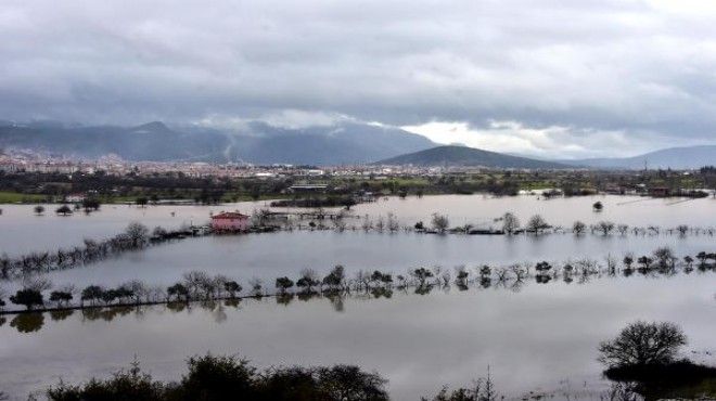 Muğla da yağmur, su baskınlarına neden oldu