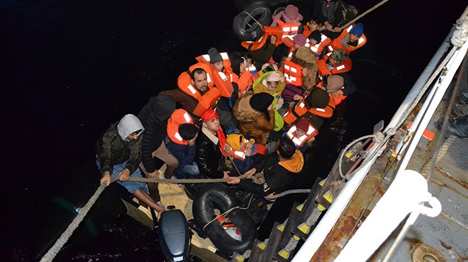 Mülteci denizi... İzmir sularında onlarca kişi kurtarıldı