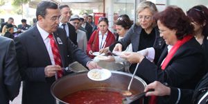 Narlıdere’de kuru fasulye ve pilavlı anma günü