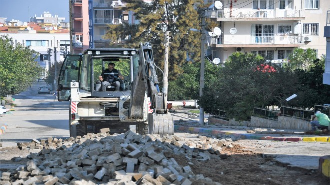 Narlıdere’de fen işleri aralıksız görev başında!