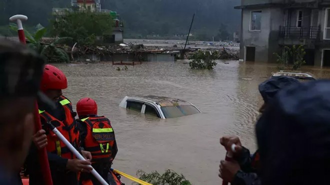 Nepal de heyelan ve sel felaketi: 100 ölü